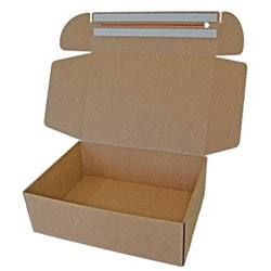 Caja para envíos con cinta adhesiva